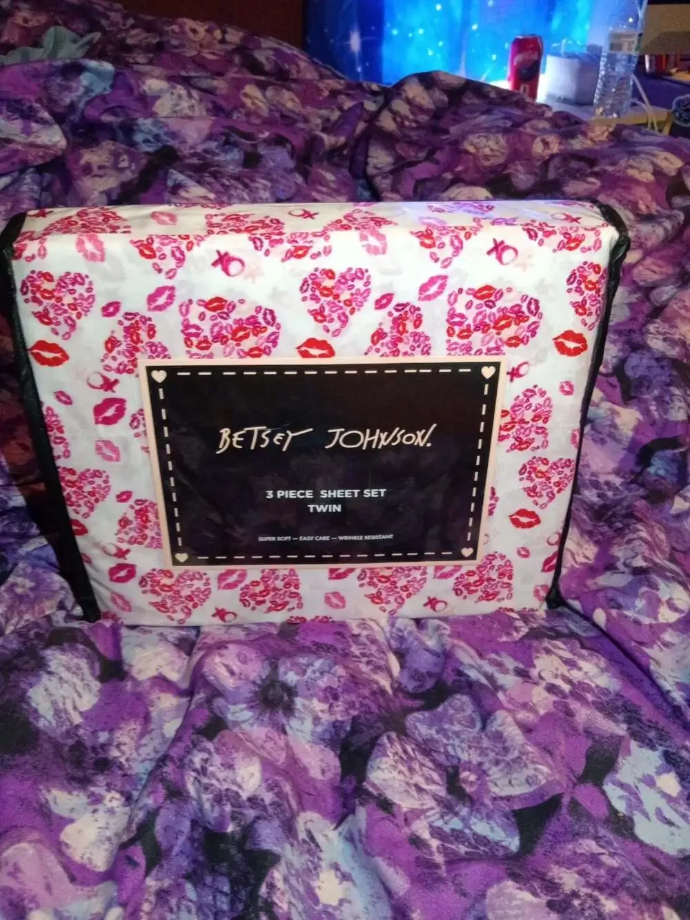 Betsey Johnson Twin Sheet Set! Lips Xoxo love Valentine's set! NWT